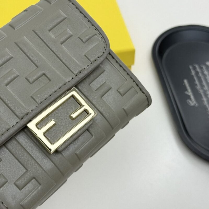 【AT9285】フェンディの高級レザーウォレット - クラシックなエレガントさと多機能デザイン | Fendi Roma