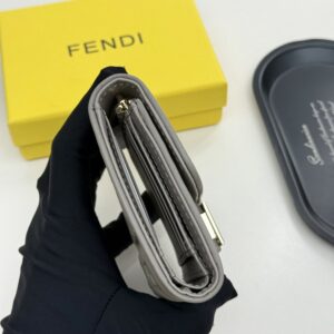 【AT9285】フェンディの高級レザーウォレット - クラシックなエレガントさと多機能デザイン | Fendi Roma