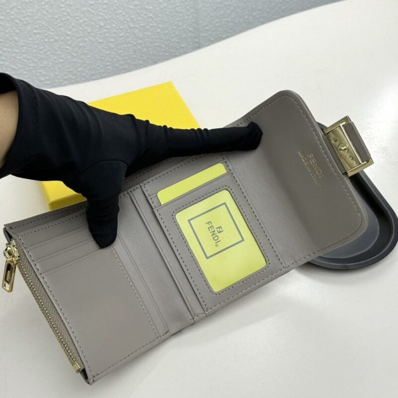 【AT9285】フェンディの高級レザーウォレット - クラシックなエレガントさと多機能デザイン | Fendi Roma