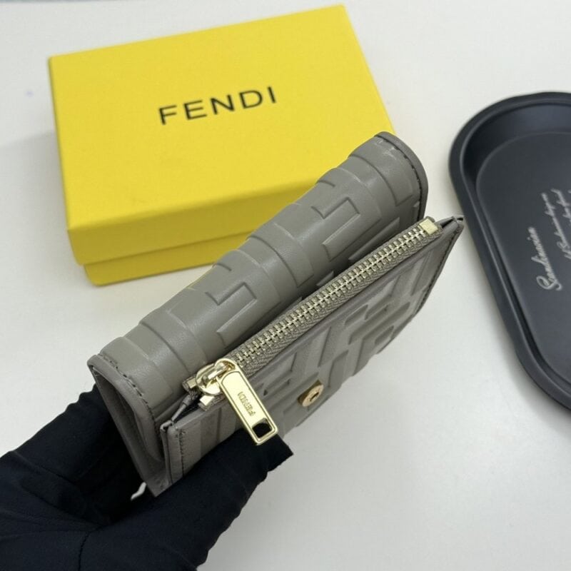 【AT9285】フェンディの高級レザーウォレット - クラシックなエレガントさと多機能デザイン | Fendi Roma
