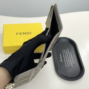【AT9285】フェンディの高級レザーウォレット - クラシックなエレガントさと多機能デザイン | Fendi Roma