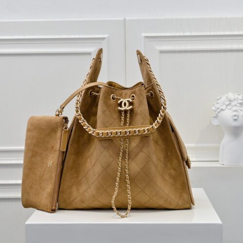 【AT9292】シャネルのマットな牛革アンダーアームバッグ - ラグジュアリー感漂うヴィンテージデザイン | Chanel