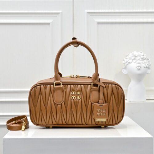 【AT9299】エレガントで上品なMiu Miu シグネチャーボウリングバッグ、ファッションと洗練の融合 | Miu Miu