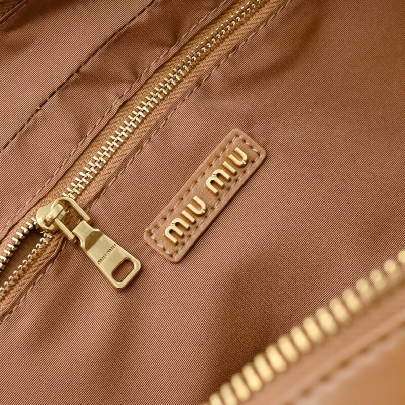 【AT9299】エレガントで上品なMiu Miu シグネチャーボウリングバッグ、ファッションと洗練の融合 | Miu Miu