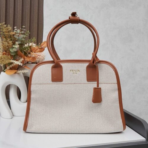 【AT9307】PRADAのオーバーサイズトートバッグ - 都市のファッションに優雅さを添える | Prada