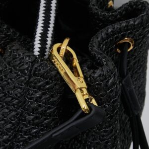 【AT9311】プラダ（Prada）2025年春夏コレクション 黒色かぎ針編みバケツバッグ | Prada Milano