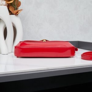 【AT9313】プラダのクラシックな赤い牛革バッグ、精巧なデザインで都会の女性におすすめ | Prada Milano