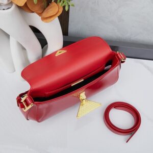 【AT9313】プラダのクラシックな赤い牛革バッグ、精巧なデザインで都会の女性におすすめ | Prada Milano