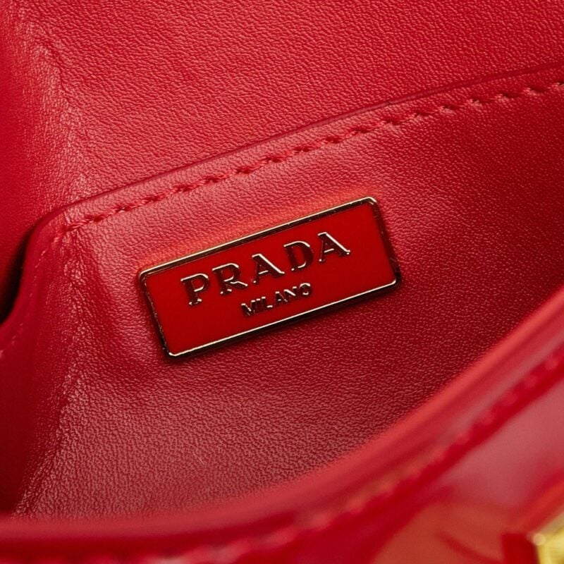 【AT9313】プラダのクラシックな赤い牛革バッグ、精巧なデザインで都会の女性におすすめ | Prada Milano