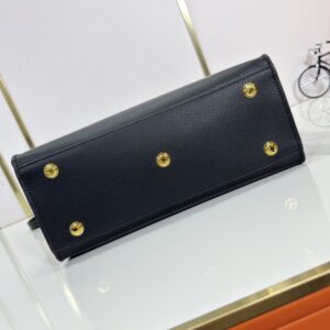 【AT9319】ルイ・ヴィトン On My Side ハンドバッグ - ファッションとエレガンスの融合 | Louis Vuitton Paris