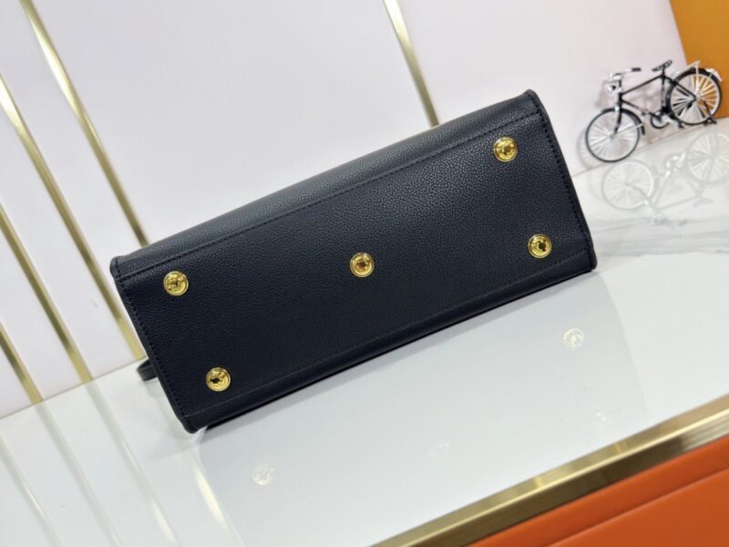 【AT9319】ルイ・ヴィトン On My Side ハンドバッグ - ファッションとエレガンスの融合 | Louis Vuitton Paris