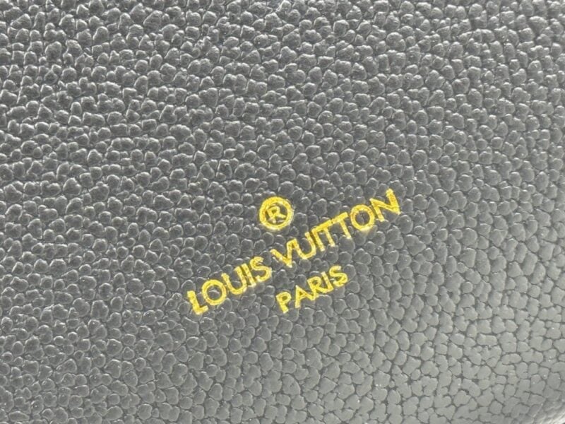 【AT9319】ルイ・ヴィトン On My Side ハンドバッグ - ファッションとエレガンスの融合 | Louis Vuitton Paris