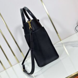 【AT9320】クラシックモノグラムキャンバスと小牛革製On My Sideハンドバッグ | LV
