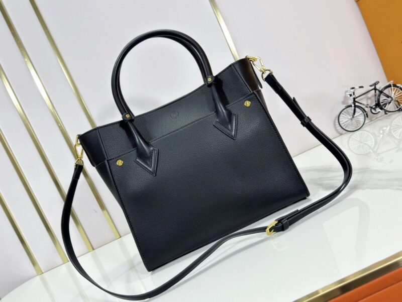 【AT9320】クラシックモノグラムキャンバスと小牛革製On My Sideハンドバッグ | LV