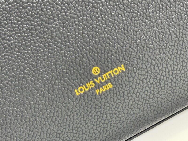 【AT9320】クラシックモノグラムキャンバスと小牛革製On My Sideハンドバッグ | LV