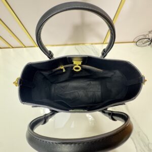 【AT9320】クラシックモノグラムキャンバスと小牛革製On My Sideハンドバッグ | LV