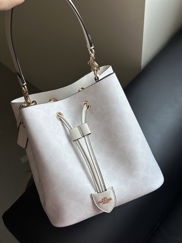 【AT9322】Coach クラシックなグレーシャーホワイトバケットバッグ | Coach