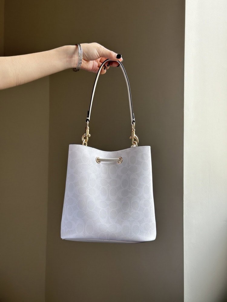 【AT9322】Coach クラシックなグレーシャーホワイトバケットバッグ | Coach