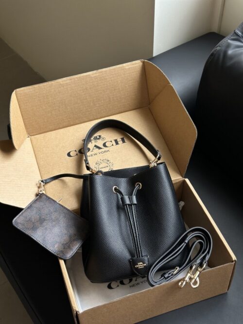 【AT9323】Coachクラシックなバケットバッグ レザー製 黒 肩掛け可能 | Coach