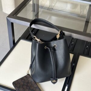 【AT9323】Coachクラシックなバケットバッグ レザー製 黒 肩掛け可能 | Coach