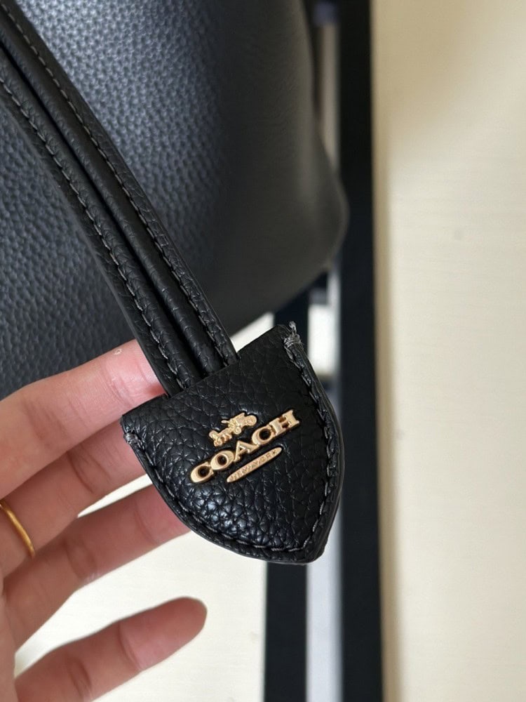 【AT9323】Coachクラシックなバケットバッグ レザー製 黒 肩掛け可能 | Coach