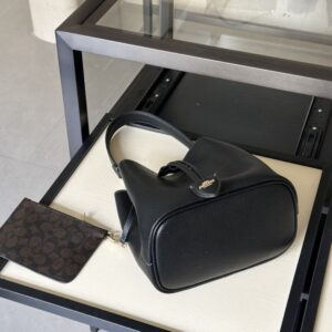【AT9323】Coachクラシックなバケットバッグ レザー製 黒 肩掛け可能 | Coach