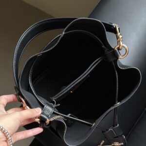 【AT9323】Coachクラシックなバケットバッグ レザー製 黒 肩掛け可能 | Coach