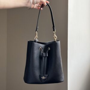 【AT9323】Coachクラシックなバケットバッグ レザー製 黒 肩掛け可能 | Coach