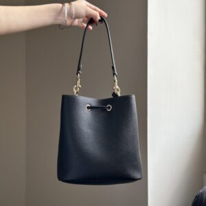 【AT9323】Coachクラシックなバケットバッグ レザー製 黒 肩掛け可能 | Coach