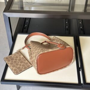 【AT9325】Coach(コーチ)モノグラム柄バケツバッグ、エレガントで贅沢なデザイン | Coach New York
