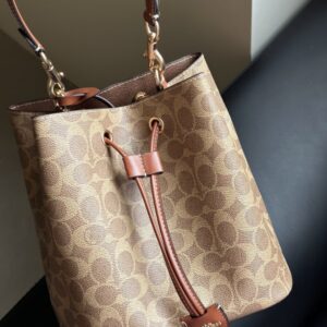 【AT9325】Coach(コーチ)モノグラム柄バケツバッグ、エレガントで贅沢なデザイン | Coach New York