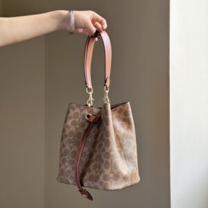 【AT9325】Coach(コーチ)モノグラム柄バケツバッグ、エレガントで贅沢なデザイン | Coach New York
