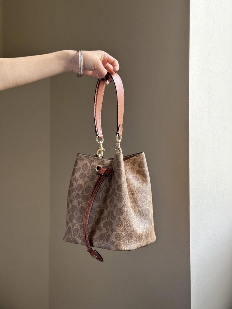 【AT9325】Coach(コーチ)モノグラム柄バケツバッグ、エレガントで贅沢なデザイン | Coach New York