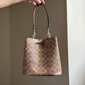 【AT9325】Coach(コーチ)モノグラム柄バケツバッグ、エレガントで贅沢なデザイン | Coach New York