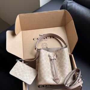 【AT9326】Coachのクラシックなモノグラム柄バケツバッグ - 都市の必需品 | Coach New York