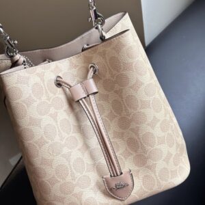 【AT9326】Coachのクラシックなモノグラム柄バケツバッグ - 都市の必需品 | Coach New York