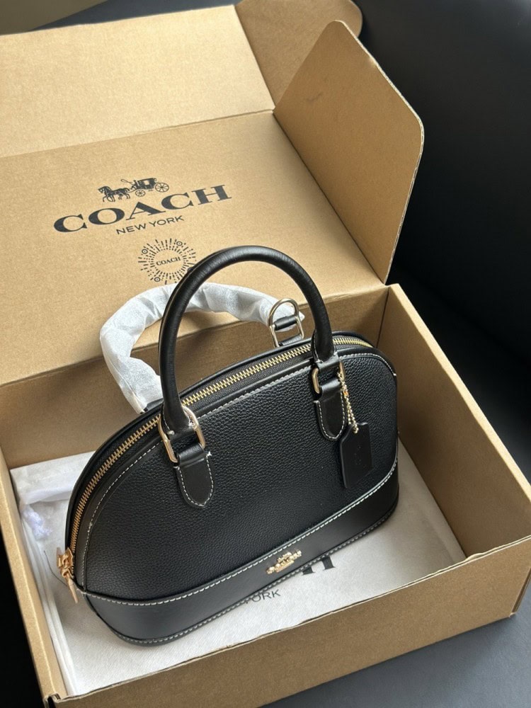 【AT9327】Coach（コーチ）の高級牛革半円形ハンドバッグ - 都会の女性のためのエレガントなファッションアクセサリー | Coach New York
