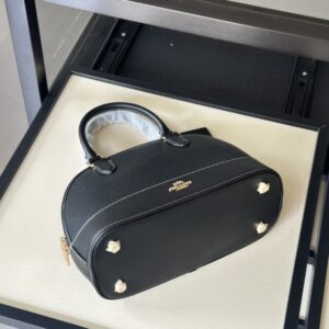 【AT9327】Coach（コーチ）の高級牛革半円形ハンドバッグ - 都会の女性のためのエレガントなファッションアクセサリー | Coach New York