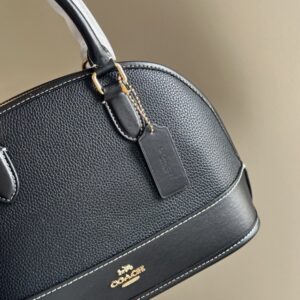 【AT9327】Coach（コーチ）の高級牛革半円形ハンドバッグ - 都会の女性のためのエレガントなファッションアクセサリー | Coach New York