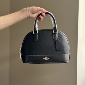 【AT9327】Coach（コーチ）の高級牛革半円形ハンドバッグ - 都会の女性のためのエレガントなファッションアクセサリー | Coach New York