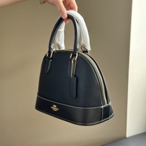 【AT9327】Coach（コーチ）の高級牛革半円形ハンドバッグ - 都会の女性のためのエレガントなファッションアクセサリー | Coach New York