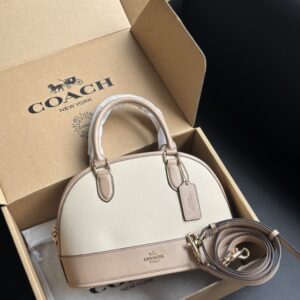 【AT9330】Coach（コーチ）のミルクティーカラー貝殻バッグ - エレガントな都会のエレガンスを演出 | Coach New York