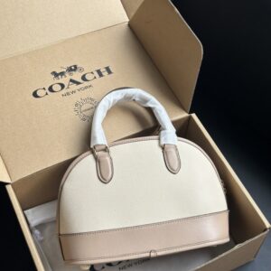 【AT9330】Coach（コーチ）のミルクティーカラー貝殻バッグ - エレガントな都会のエレガンスを演出 | Coach New York