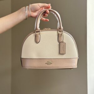 【AT9330】Coach（コーチ）のミルクティーカラー貝殻バッグ - エレガントな都会のエレガンスを演出 | Coach New York