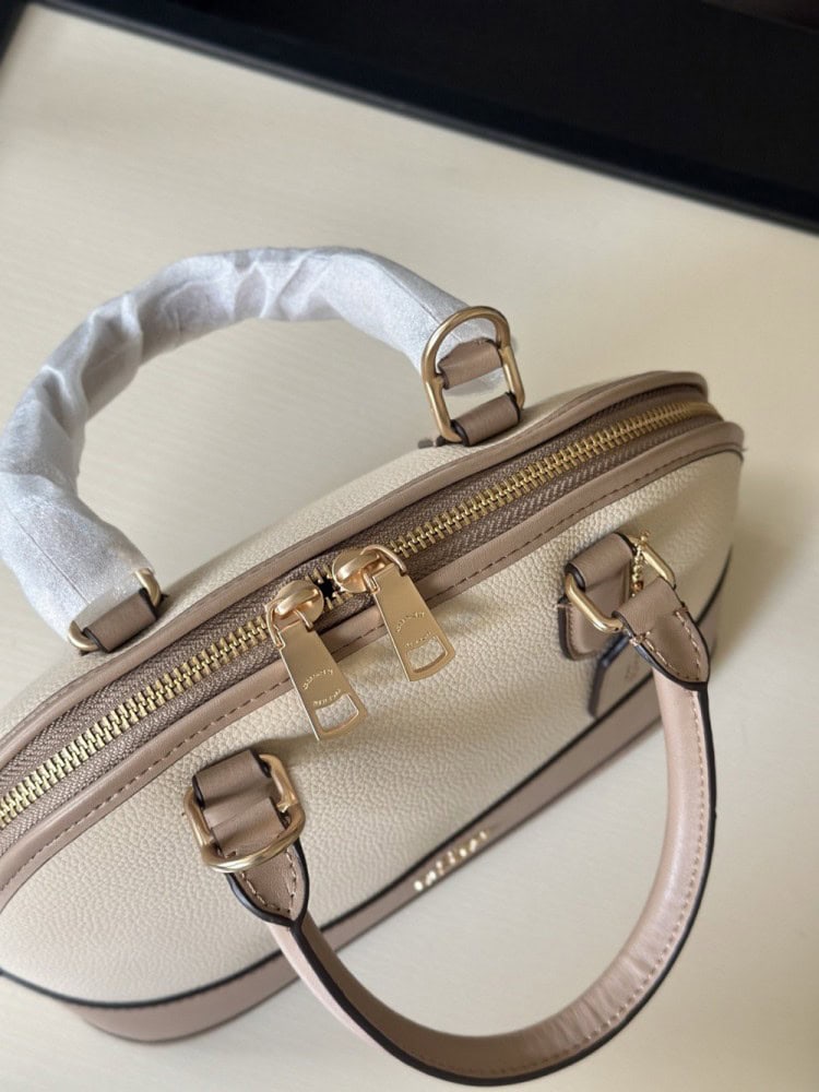 【AT9330】Coach（コーチ）のミルクティーカラー貝殻バッグ - エレガントな都会のエレガンスを演出 | Coach New York