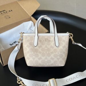 【AT9332】Coachクラシックシリーズハンドバッグ、エレガントなミルクホワイト色 | Coach New York