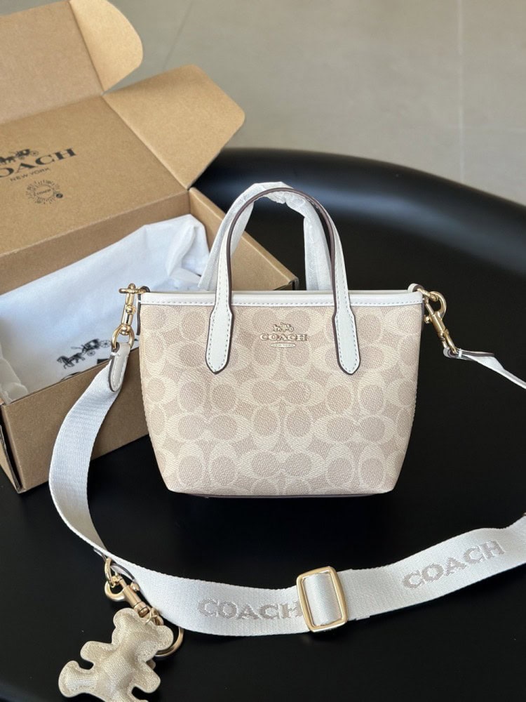【AT9332】Coachクラシックシリーズハンドバッグ、エレガントなミルクホワイト色 | Coach New York