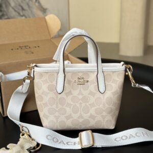 【AT9332】Coachクラシックシリーズハンドバッグ、エレガントなミルクホワイト色 | Coach New York