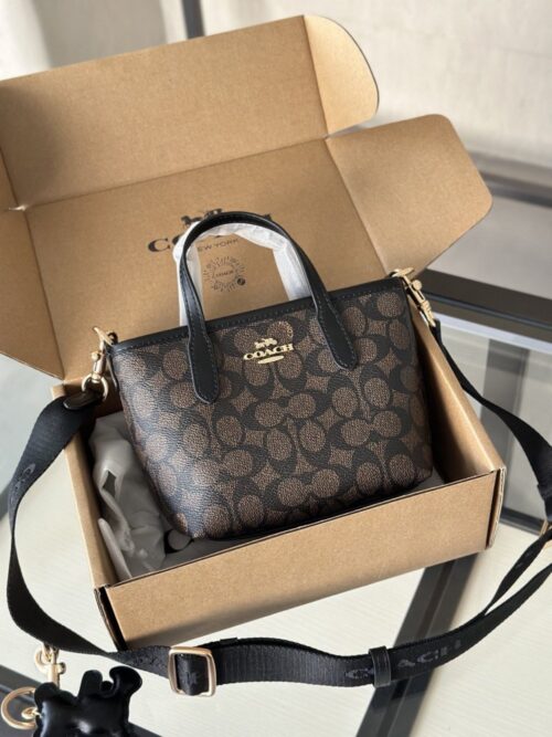 【AT9333】Coach（コーチ）クラシックな花柄ハンドバッグ - 優雅なデザインと実用性の融合 | Coach