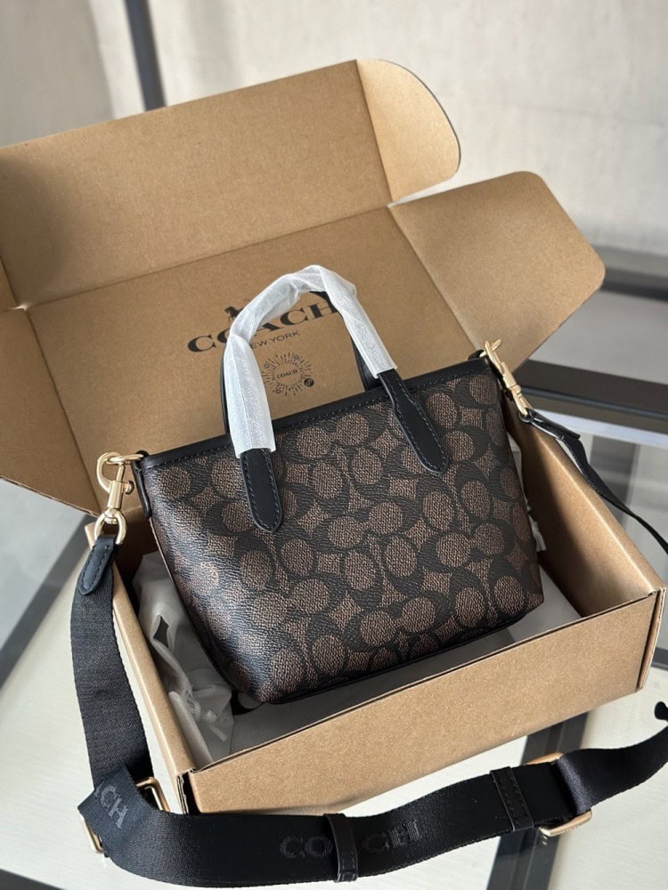 【AT9333】Coach（コーチ）クラシックな花柄ハンドバッグ - 優雅なデザインと実用性の融合 | Coach